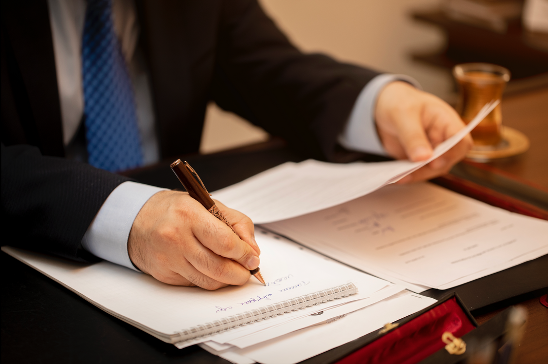 Auspicious Dates for Signing Important Legal and Business Contracts